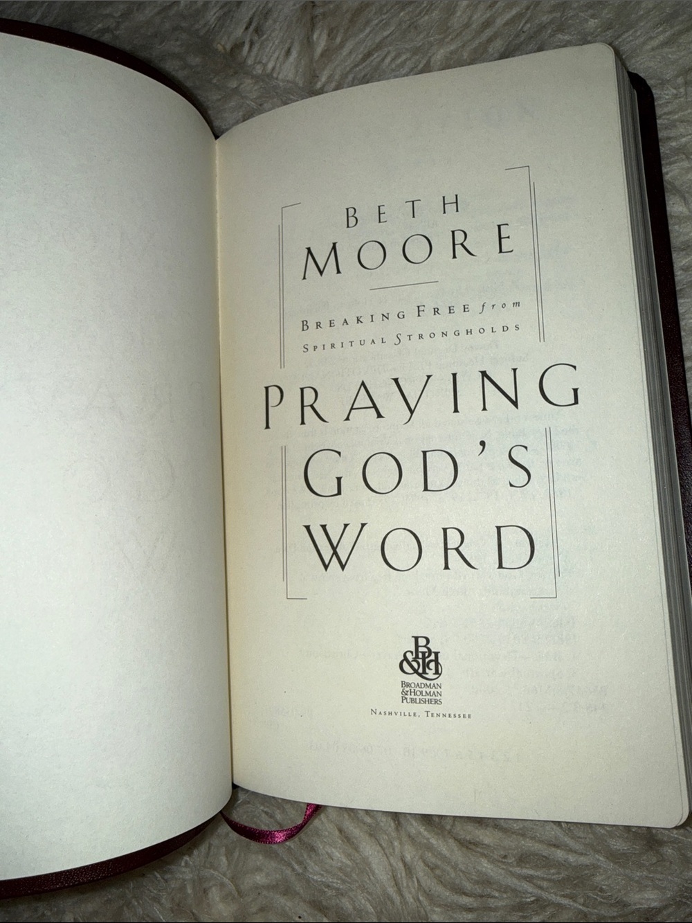 Praying God's Word , Devotional - Burgundy